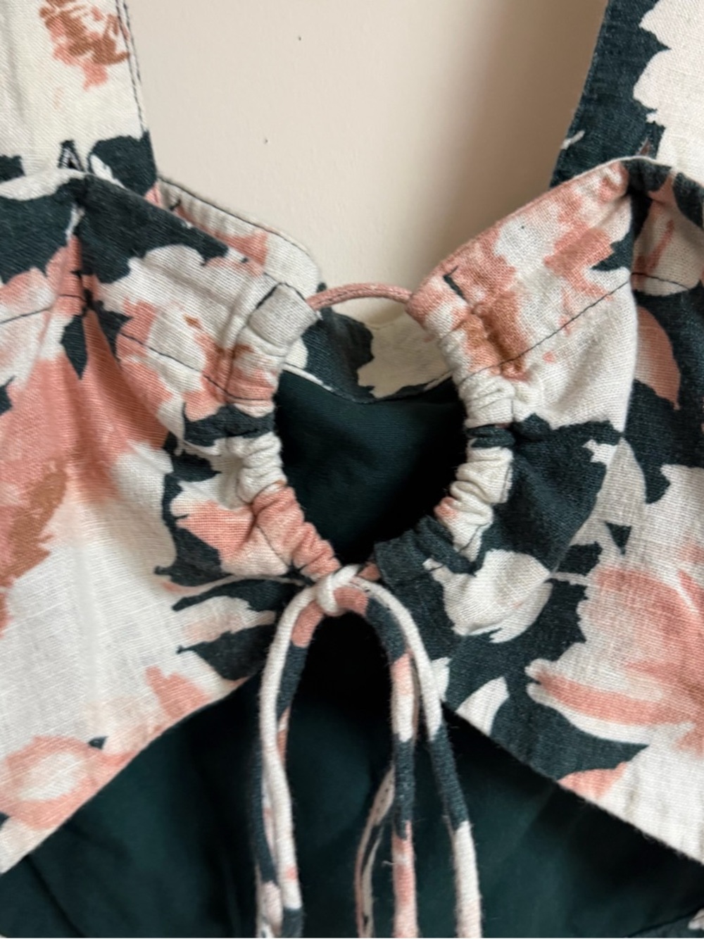 Abercrombie & Fitch Floral Keyhole Crop Top Size Small - Picture 5 of 6